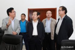 铜川矿业公司执行董事、总经理王蓬深入下石节矿调研指导工作