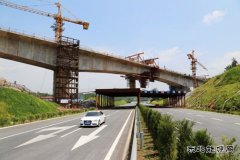中铁二十一局：江西昌赣客专跨兴赣高速特大桥月底合龙全桥完工