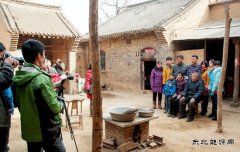 洛阳热电：为扶贫村民拍摄“全家福”