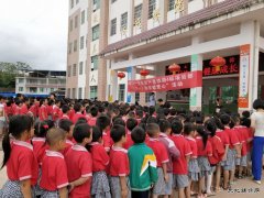 江西：兴泉铁路兴宁4标一分部举行庆“六一” 助学献爱心活动