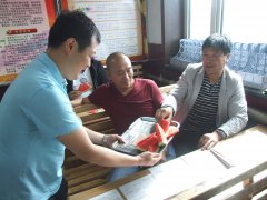 龙煤向阳矿团委送清凉、保安全