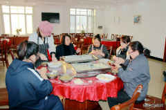 兴凯湖电业局：局职工食堂让员工吃上美味饺子