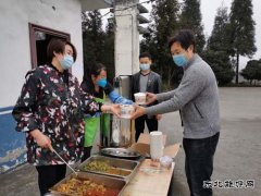 黔金煤业：党员志愿者“帮厨”助战疫