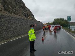 阿勒泰执法支队富蕴执法大队：风雨无阻 联合抢险保畅通