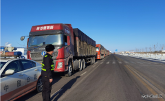 ：Ｖ捶ù蠖：维护公路通行秩序，依法治理超限超载