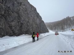 阿勒泰执法支队哈巴河执法大队：加强联合巡查确保道路安全稳定