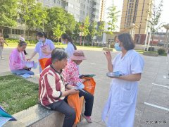 白水马南联合党委：义诊进社区  情暖居民心