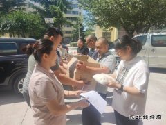 蒲白中心社区：酷暑送清凉 情暖职工心