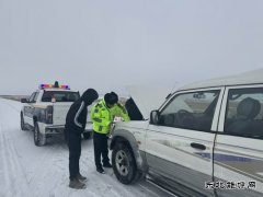 风雪坚守，护路保畅--阿勒泰执法支队：Ｖ捶ù蠖釉谛卸