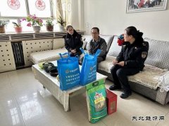阿勒泰执法支队哈巴河执法大队：践行“双报到” 慰问暖人心