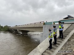 布尔津执法大队“携手爱路护路、共赴美好前路”路政宣传月活动